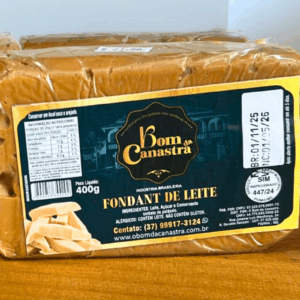 Barra de Fondant de Leite Bom da Canastra de 400g embalada em plástico transparente, com rótulo preto e amarelo destacando a origem de Piumhi-MG e o selo de inspeção municipal.