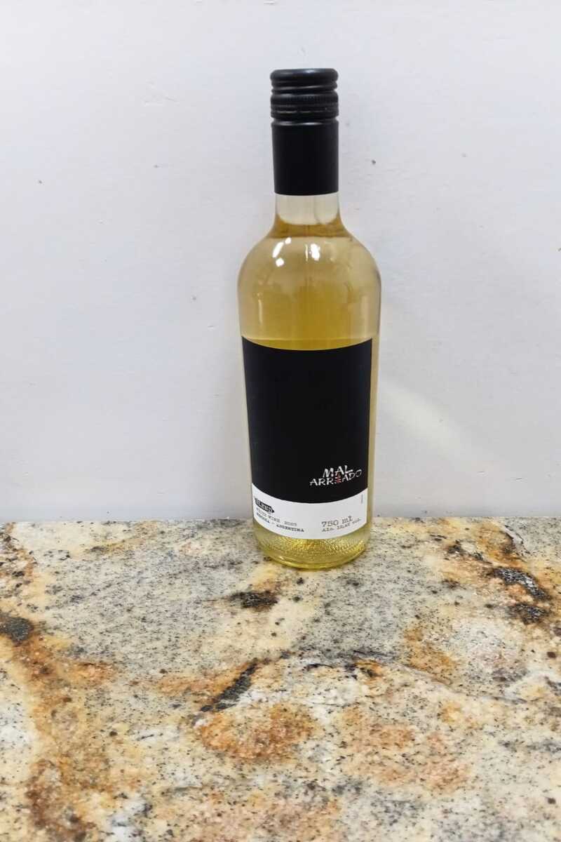 Vinho Mal Arreado Branco Meio Seco 750ml – O Frescor Descomplicado para o seu Dia a Dia
