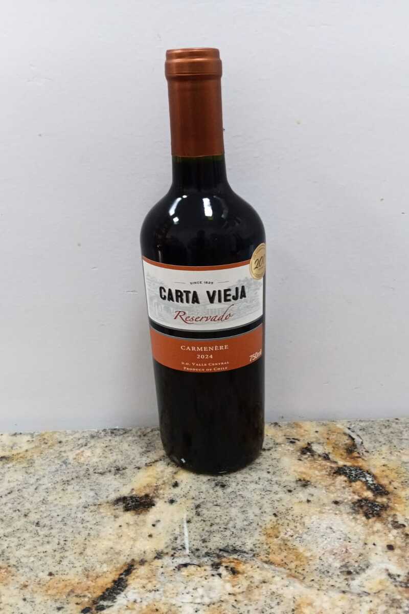 Vinho Carta Vieja Carmenere 750ml – Tradição Chilena e Maciez Aveludada